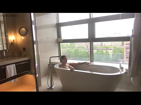 ❤️ Terura bebo Pasie ŝerĉas sian kuzon en la banĉambro ️ Rusia porno ĉe ni ️❤