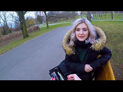❤️ Glutas la varman spermon de fremdulo por mono - pimo en la parko de Eva Elfie ️ Rusia porno ĉe ni ️❤